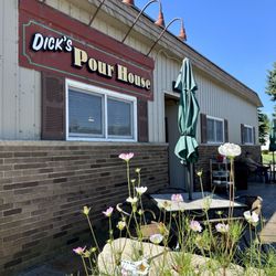 Dick's Pour House - Outdoor seating