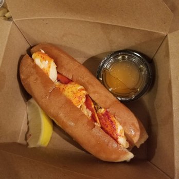 CT Chowder - Hot lobster roll $26 comes w coleslaw and chips - Seafood Near Me - North Haven, Connecticut