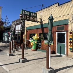 Shoey’s Log Bar
