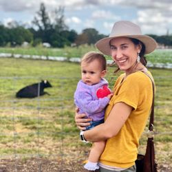 Oulala Doula - Holistic Birthkeeper - Doula Belle and her daughter.