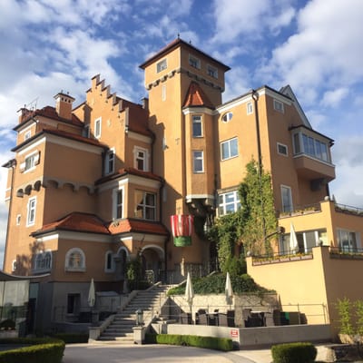 Hotel Schloss Mönchstein by null