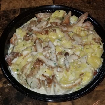 Giovanni - Fettuccine Alfredo with Crispy Chicken - Italian Near Me - Bronx, New York