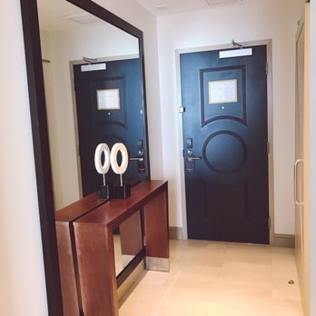 The Tennessean - Doorway in Classic King ADA room - Hotels Near Me - Knoxville, Tennessee The Tennessean - Doorway in Classic King ADA room - Hotels Near Me - Knoxville, Tennessee