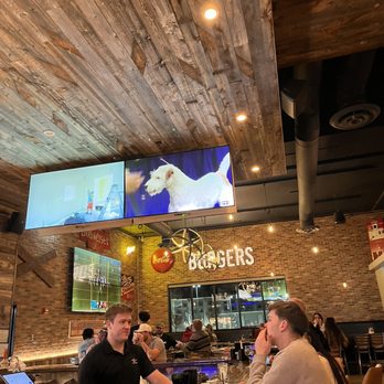 Cunningham's on the Lake - Bar tv's - Sports Bars Near Me - Kearney, Nebraska Cunningham's on the Lake - Bar tv's - Sports Bars Near Me - Kearney, Nebraska