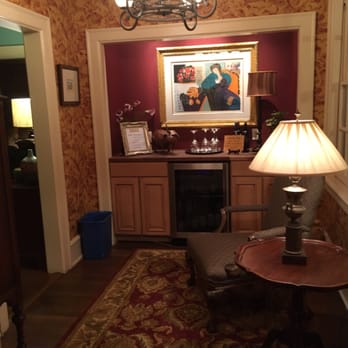 The Williamsburg Manor - Hotels Near Me - Williamsburg, Virginia