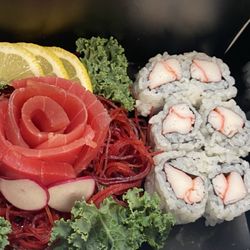 Crazy Sushi - Crazy sashimi flower with tuna, crab roll