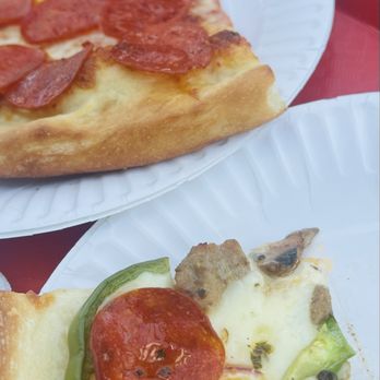 Vinnie's Pizzeria - Pepperoni and Grandma slices - Pizza Near Me - Martinez, California Vinnie's Pizzeria - Pepperoni and Grandma slices - Pizza Near Me - Martinez, California