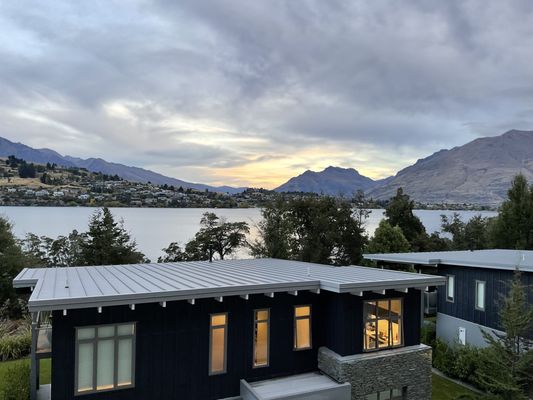 The Rees Hotel, Luxury Apartments & Lakeside Residences by null