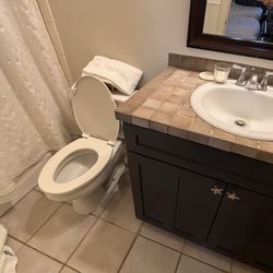 The Bradley Boulder Inn - Basic bathroom - can't see in pic but tile countertop chipped badly