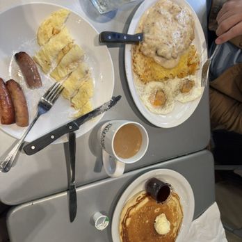 Stella's Kitchen & Bakery - Cinnamon Roll Combo and Country Fried Steak - Sandwiches Near Me - Billings, Montana
