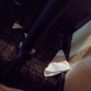 Olive Garden Italian Restaurant - The floor below our table was dirty and our seats had crayons in the cracks - Italian Near Me - Morrow, Georgia