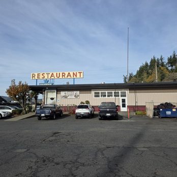 Columbia Inn Restaurant - Older restaurant, lots of parking, big menu. - American Near Me - Kalama, Washington