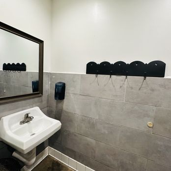 Side Yard Public House - Sink in ladies restroom - Sports Bars Near Me - Escondido, California Side Yard Public House - Sink in ladies restroom - Sports Bars Near Me - Escondido, California
