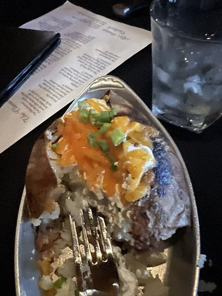 Rockwell's Steakhouse & Lounge