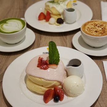 Fluffy Fluffy Dessert Cafe - Desserts Near Me - Toronto, Ontario