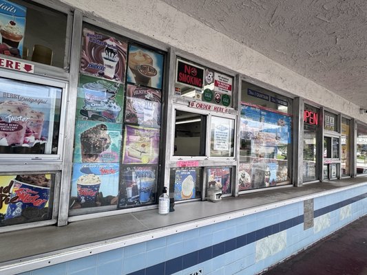 Fosters Freeze by null