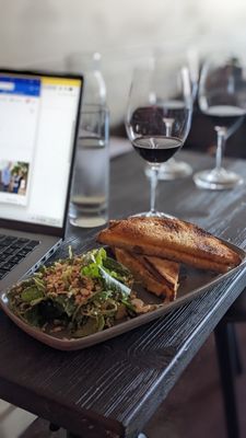 Village Vino by null