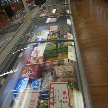 H Mart - Huge selection of American and Korean ice cream and frozen desserts - International Grocery Near Me - Honolulu, Hawaii