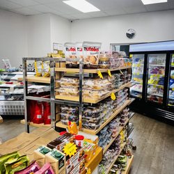 Euro Shoppe - Inside the shop, very clean!