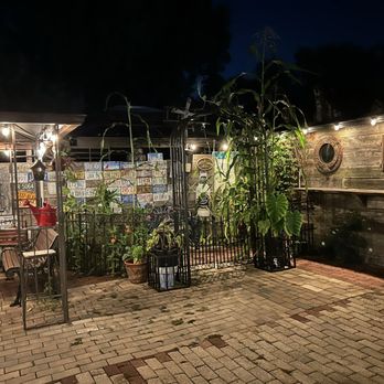 The Log Cabin - Pubs Near Me - Des Plaines, Illinois