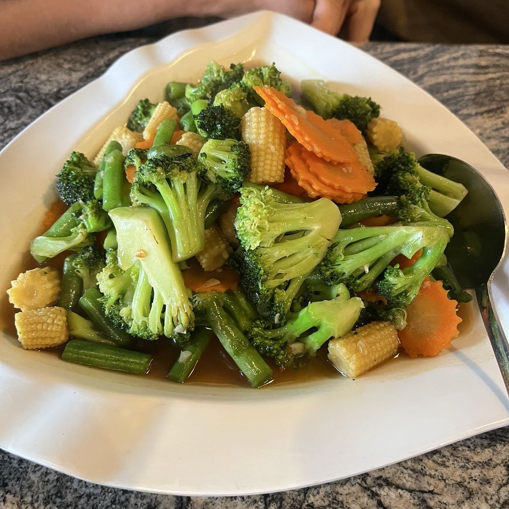 RAAN THAI - Veggie Thai stir fry - Thai Near Me - Fairview Park, Ohio RAAN THAI - Veggie Thai stir fry - Thai Near Me - Fairview Park, Ohio