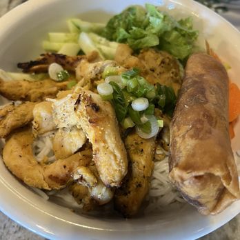 Sandwich Pho Reel - Grilled Chicken Vermicelli Bowl - Noodles Near Me - Houston, Texas
