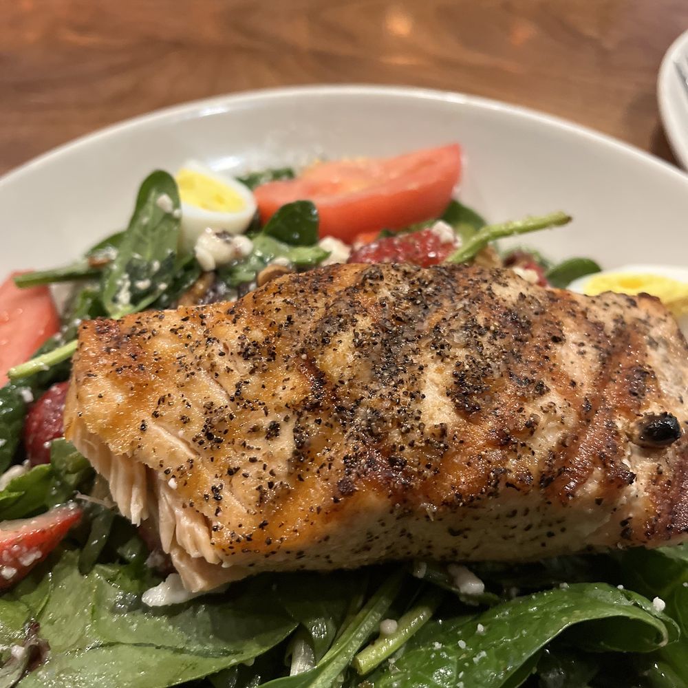 Malone's Hamburg - Salmon spinach salad - American Near Me - Lexington, Kentucky Malone's Hamburg - Salmon spinach salad - American Near Me - Lexington, Kentucky