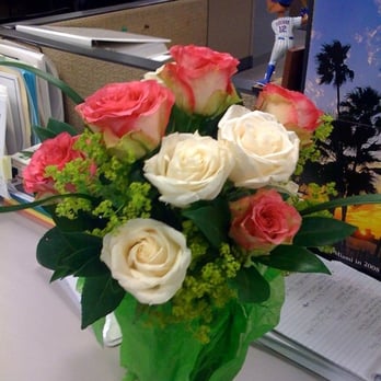 Dilly Lily - A Dozen Roses for Anniversary - Florists Near Me - Chicago, Illinois