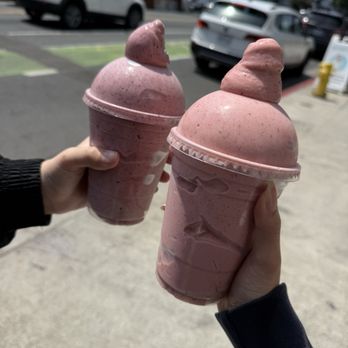 Main Squeeze - Strawberry Fields and berry protein - Juice Bars & Smoothies Near Me - Santa Monica, California Main Squeeze - Strawberry Fields and berry protein - Juice Bars & Smoothies Near Me - Santa Monica, California