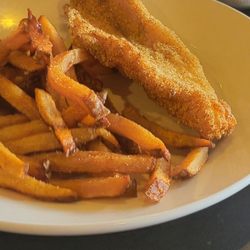Dean's Restaurant & Bakery - Catfish and fries