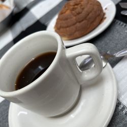 Los Tulipanes - Coffe and pan dulce