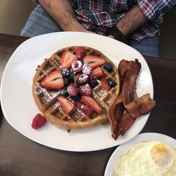 Wayfinder - Berry Waffle - American Near Me - Estes Park, Colorado