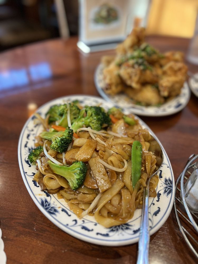 Golden Chopsticks Restaurant