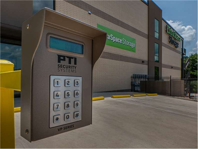 EXTRA SPACE STORAGE Updated August 2024 17 Photos 1620 S Ih 35