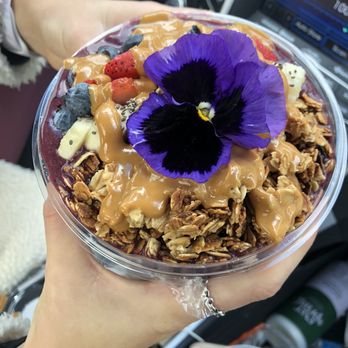 Viv's Kitchen & Juice Bar - Berry bowl (peanut butter added $2 extra) - Breakfast & Brunch Near Me - Orleans, Massachusetts