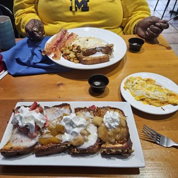 French Toast Heaven - French toast flight and Chefs special - Breakfast & Brunch Near Me - Cincinnati, Ohio