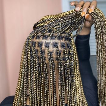 Sandra Braiding - Knotless Medium size $170 - Hair Stylists Near Me Sandra Braiding - Knotless Medium size $170 - Hair Stylists Near Me