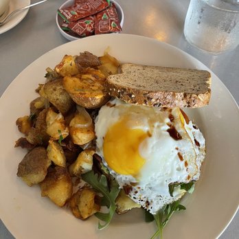 2nd Street Pike Grill - Avocado Toast with home fries - New American Near Me - Southampton, Pennsylvania