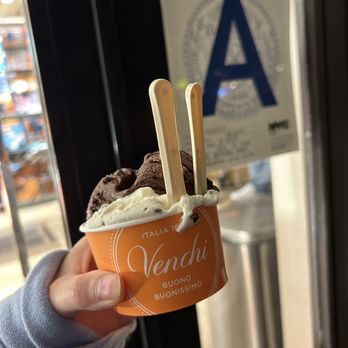Venchi - gelato Straciatella Chocoviar - Chocolatiers & Shops Near Me - New York, New York Venchi - gelato Straciatella Chocoviar - Chocolatiers & Shops Near Me - New York, New York