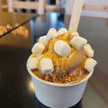 Lu & Aug's - Vanilla & chocolate swirl w/ graham cracker crumble, dulcet de leche sauce, and marshmallows. - Ice Cream & Frozen Yogurt Near Me - Ardmore, Pennsylvania