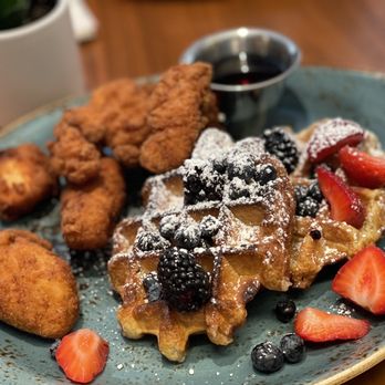 Zutro Restaurant & Bar - Chicken & waffles - New American Near Me - Houston, Texas