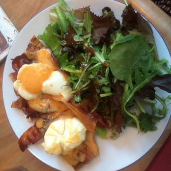 Peck 47 - Chorizo sausage and goat cheese waffle with poached eggs bacon and psycho jam - Breakfast & Brunch Near Me - Brussels, BRU Peck 47 - Chorizo sausage and goat cheese waffle with poached eggs bacon and psycho jam - Breakfast & Brunch Near Me - Brussels, BRU