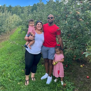 Sky Top Orchard - Pick Your Own Farms Near Me - Zirconia, North Carolina