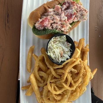Brickstone Kitchen - Pizza Near Me - Sutton, Massachusetts