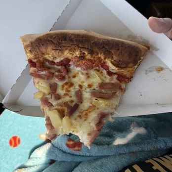 Lindys - Hawaiian pizza from Sbarro - Gas Stations Near Me - Saint Elmo, Illinois