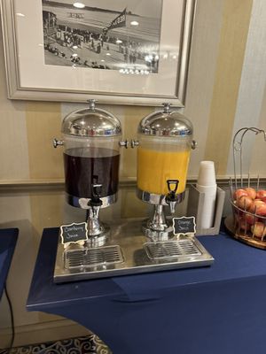 Newport Beach Hotel & Suites by null