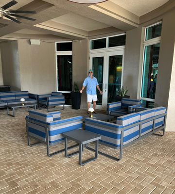 The West End Lounge by null