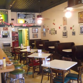 Dots Back Inn - Dining Room - Diners Near Me - Richmond, Virginia Dots Back Inn - Dining Room - Diners Near Me - Richmond, Virginia