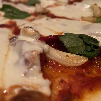 Yard House - Margherita Pizza closeup - Bars Near Me - Glenview, Illinois Yard House - Margherita Pizza closeup - Bars Near Me - Glenview, Illinois