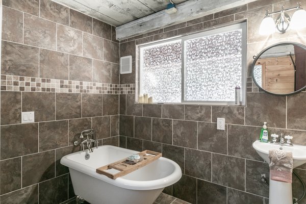 NW Comfy Cabins Vacation Rentals by null